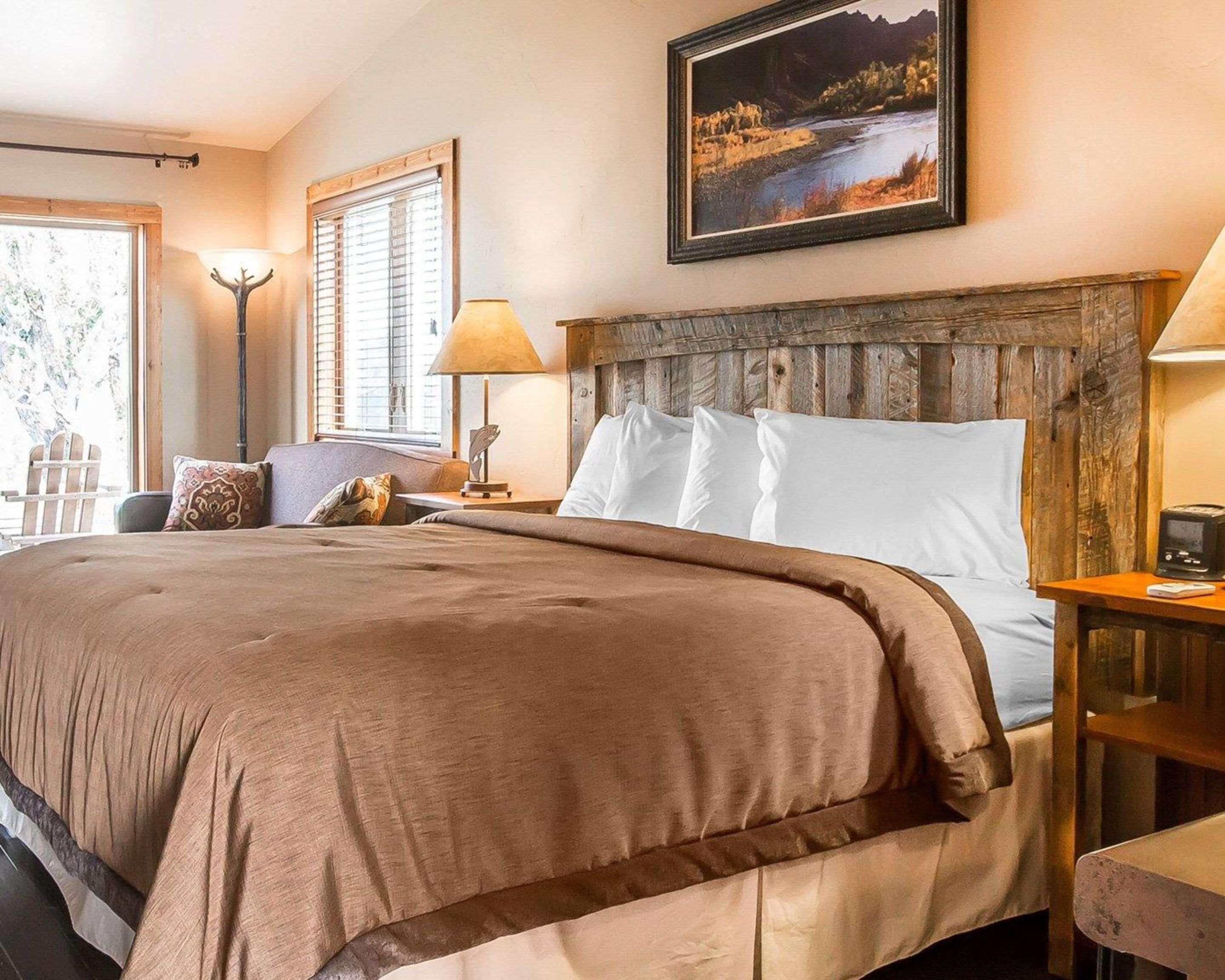 Yellowstone Valley Lodge, Ascend Hotel Collection Pray Exterior photo