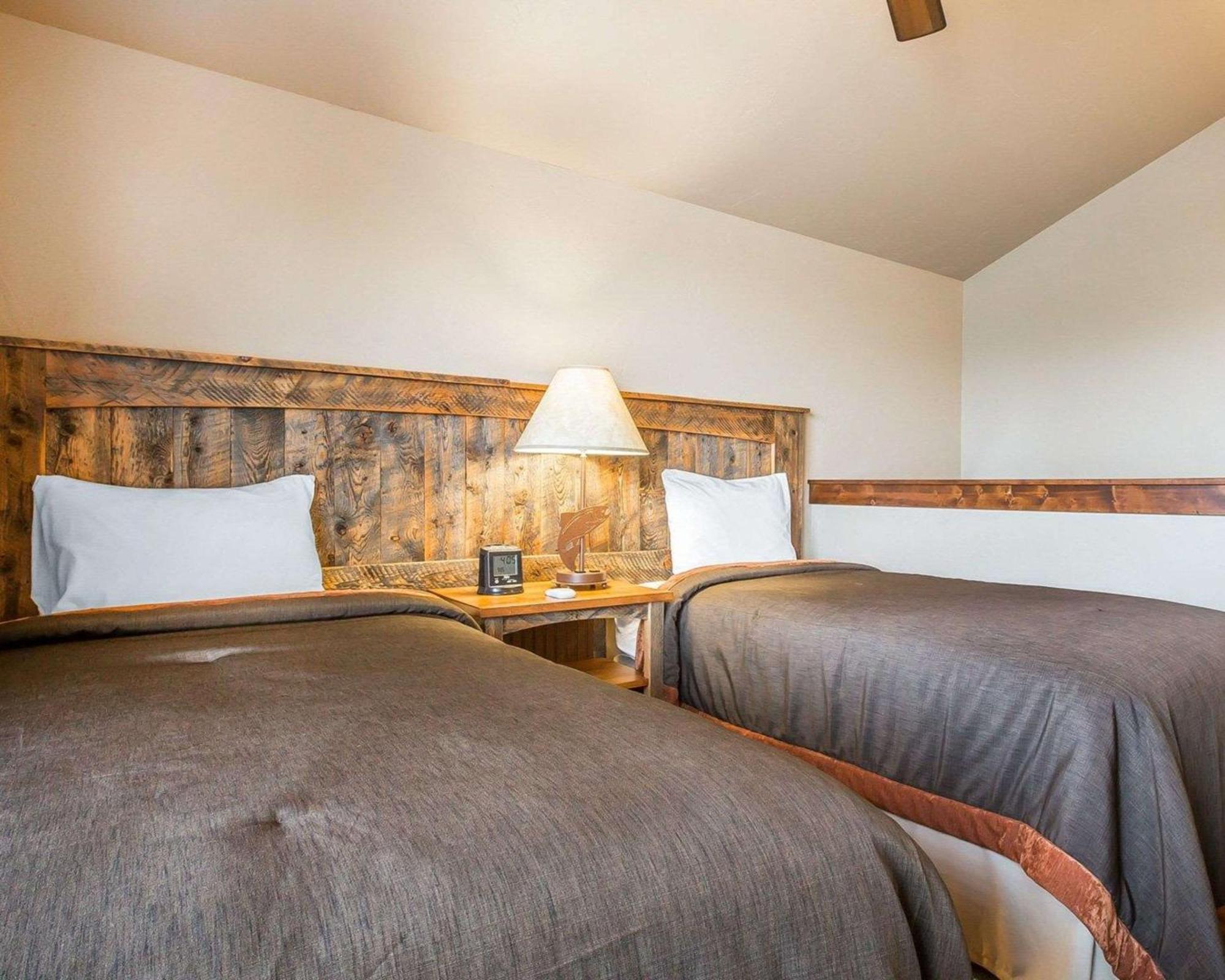 Yellowstone Valley Lodge, Ascend Hotel Collection Pray Exterior photo