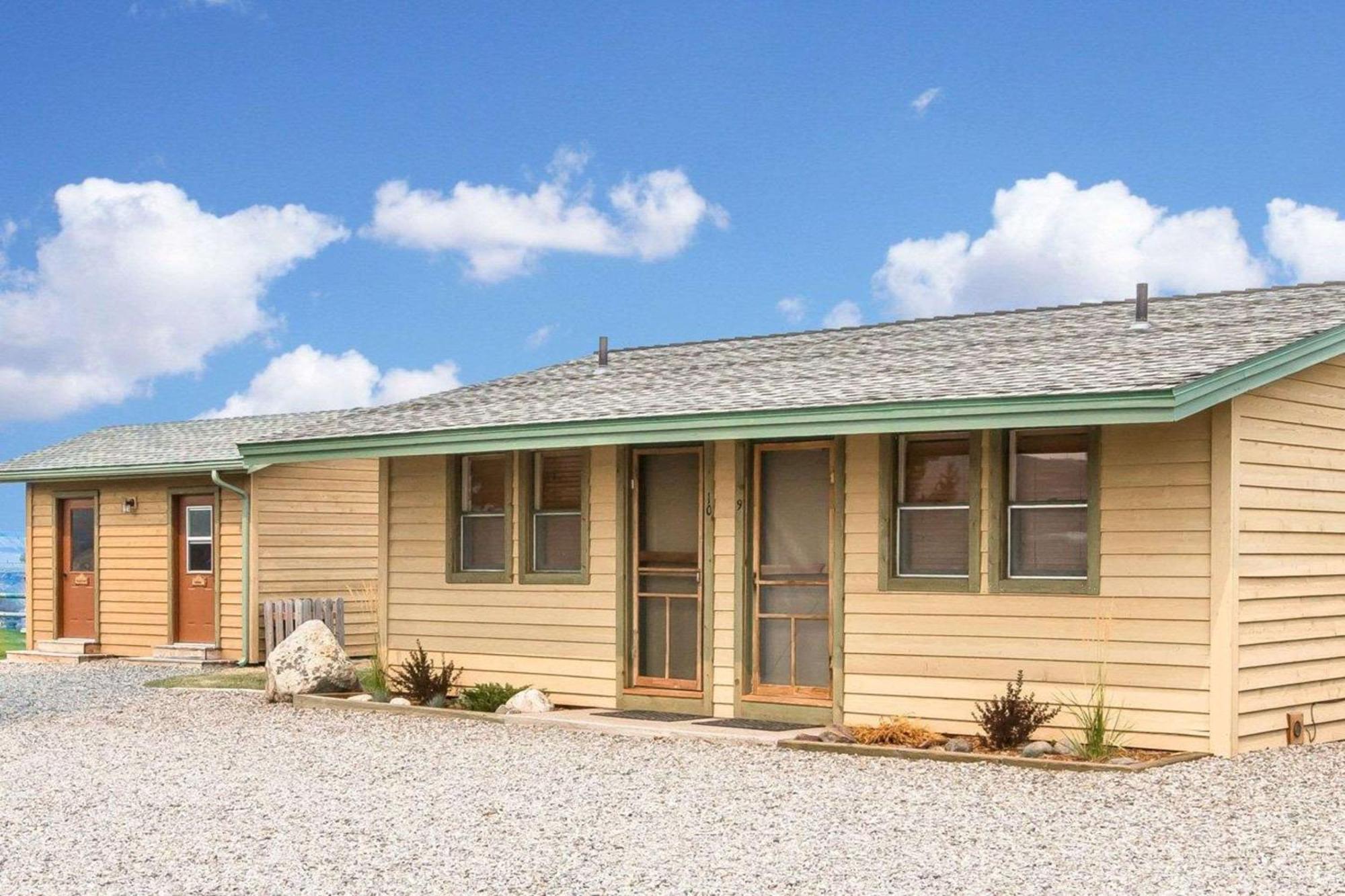 Yellowstone Valley Lodge, Ascend Hotel Collection Pray Exterior photo