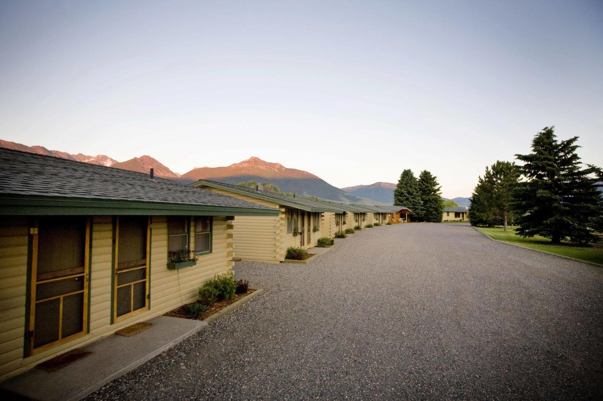 Yellowstone Valley Lodge, Ascend Hotel Collection Pray Exterior photo