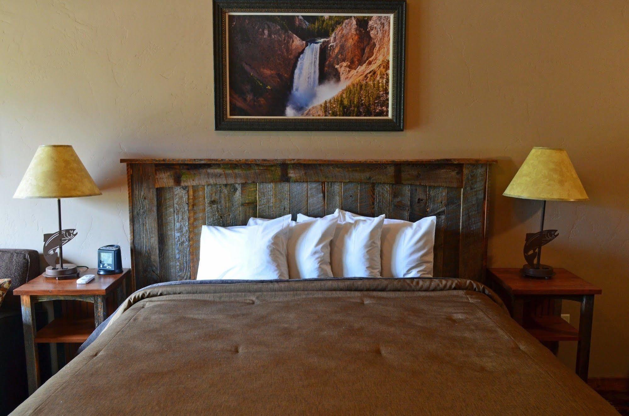 Yellowstone Valley Lodge, Ascend Hotel Collection Pray Exterior photo